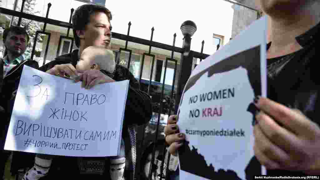 Під час останніх парламентських виборів у Польщі молодь проігнорувала вибори, що дало можливість прийти до влади партії «Право і справедливість», яка дотримується консервативних і католицьких правил