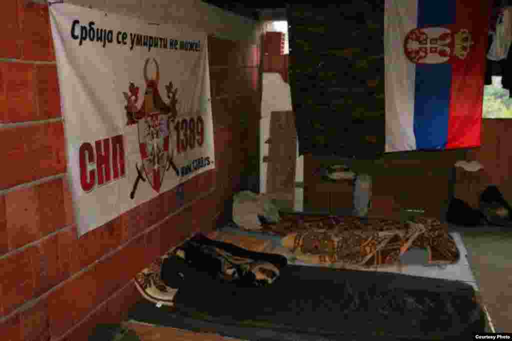 Kuća u kojoj su smešteni pripadnici '1389' na Kosovu, Fotografije: stranica Pokreta '1389' na Facebooku