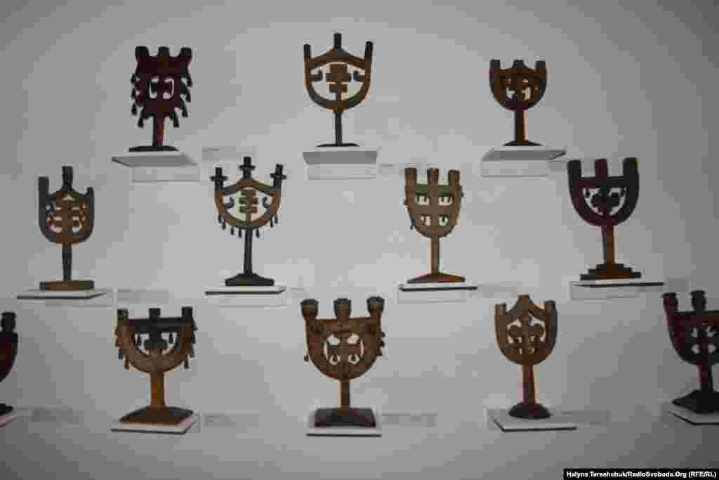 Дерев’яні свічники-трійці