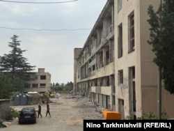 შენობა საიდანაც მოსახლეობა გამოიყვანეს, 25 ივლისი