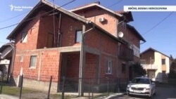 Policija dežura ispred 'kuće strave' u Brčkom Policija dežura ispred 'kuće strave' u Brčkom