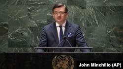 «Якщо президент Путін вирішить, що може продовжувати свою агресію проти України, ваші уряди і громадяни матимуть справу з болісними наслідками разом із нашим урядом і нашими людьми», попередив Дмитро Кулеба