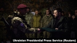 Зеленский на фронте (архивное фото)