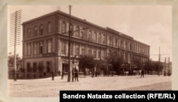 სასტუმრო "ორიენტი" რუსთაველზე, რომლის ადგილას ახლა სახვითი ხელოვნების მუზეუმია.