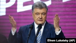Президент України Петро Порошенко на брифінгу після оприлюднення даних національного екзит-полу щодо результатів другого туру президентських виборів. Київ, 21 квітня 2019 року 