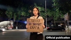 Плакат "Младшая невестка не значит слуга"