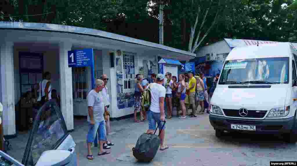 Автостанция в Коктебеле 