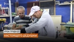 Как забить гвоздь и сделать табуретку учат школьников сибирские пенсионеры Как забить гвоздь и сделать табуретку учат школьников сибирские пенсионеры