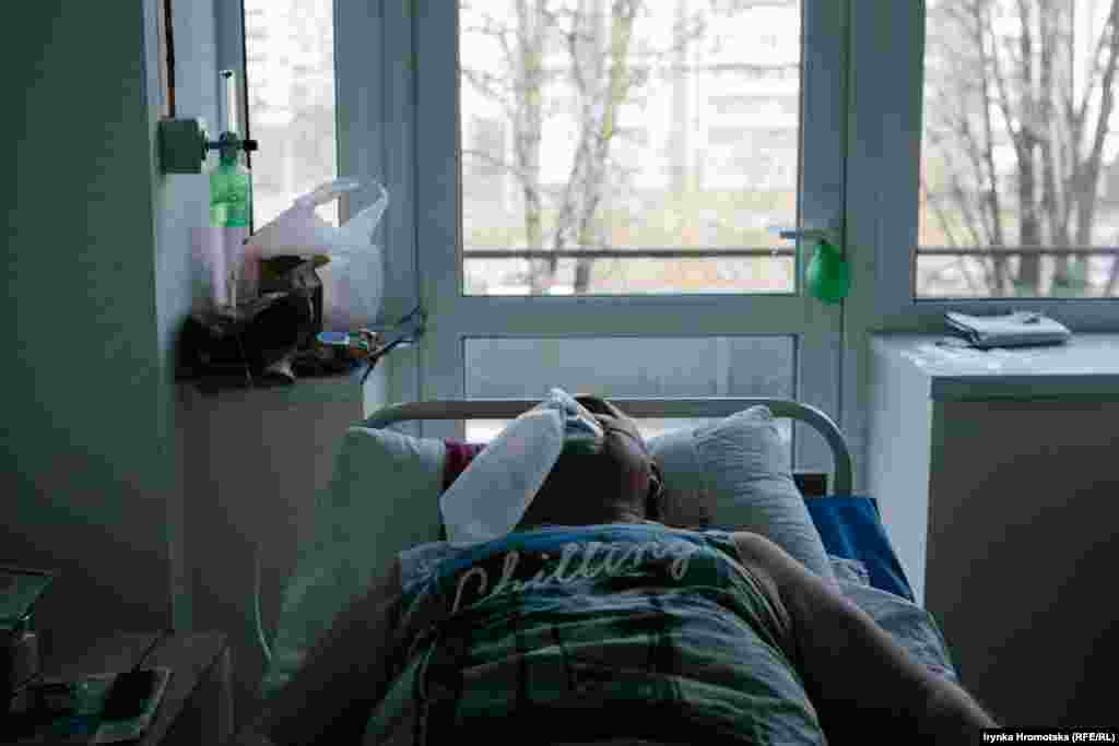 Пацієнт відділення для хворих на коронавірус