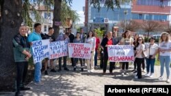 Protest grupe nezadovoljnih građana u Gračanici, 22. aprila 2025.