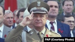 Генерал Чеслав Кищак на демонстрации в Варшаве 1 мая 1984 года