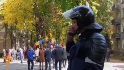 У Кишиневі вимагали звільнити з-під варти опозиціонера Усатого (відео) У Кишиневі вимагали звільнити з-під варти опозиціонера Усатого (відео)