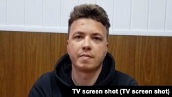 «Я кілька разів уважно переглядала відео з Романом Протасевичем, порівнювала його з іншими відео такого типу. З наявних 30 секунд важко зробити висновки, але абсолютно ясно, що Роман поводиться дуже грамотно» – Наталія Скибська
