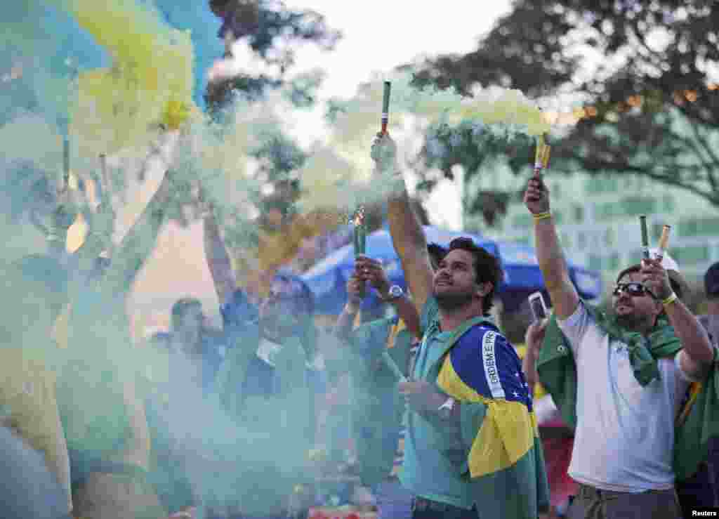 Голосування за імпічмент Русеф транслювали на площах у найбільших містах країни: тисячі демонстрантів спостерігали за процесом у прямому ефірі На фото – прихильники відставки президента