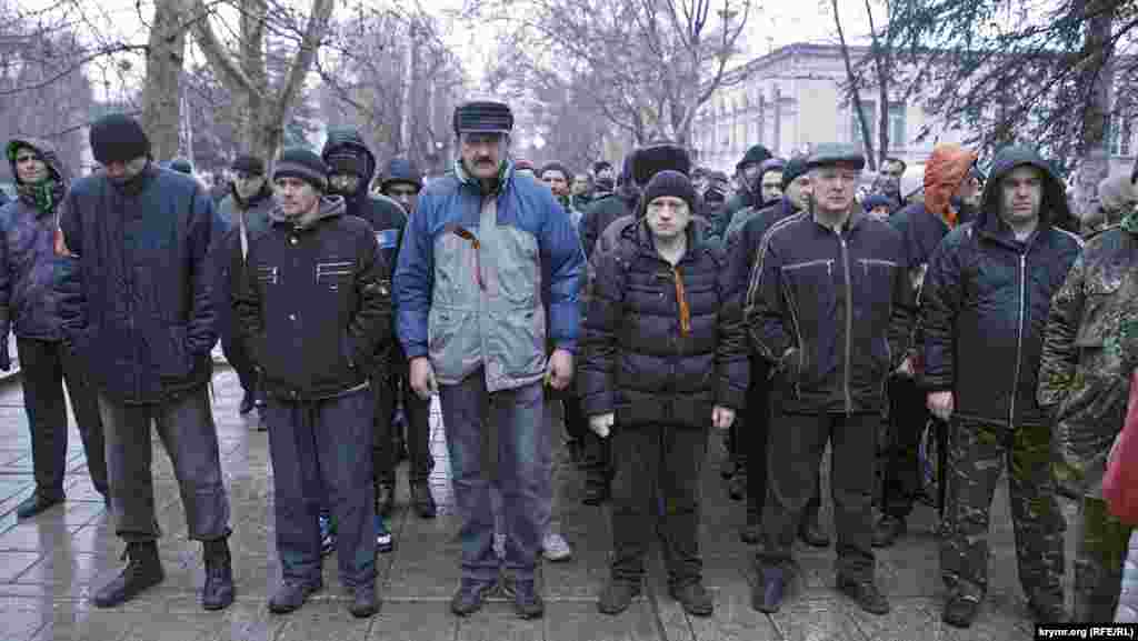 Что выражают эти лица – решайте сами. Но можно сказать совершенно уверенно, что никто из этих людей живого «бандеровца» не видел