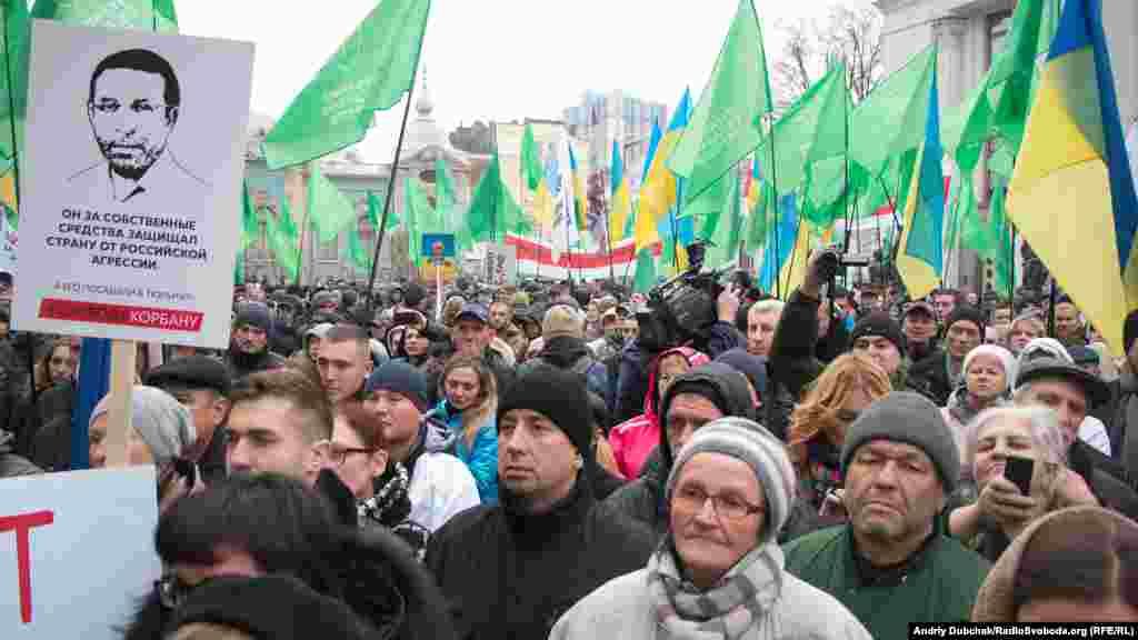 Мітинг активістів «Укропу» під Радою з вимогою звільнити лідера партії Геннадія Корбана, Київ, 3 листопада 2015 року  ДИВИТИСЬ ФОТОГАЛЕРЕЮ