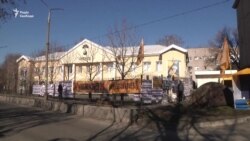 Філія «Сбербанку» у Запоріжжі припинила роботу через блокування (відео) Філія «Сбербанку» у Запоріжжі припинила роботу через блокування (відео)