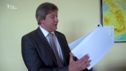 Що можна знайти в кабінеті міністра Данилюка? (відео)