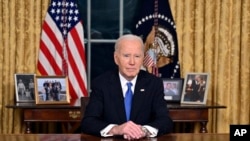 У заяві Байден зауважує, що «це виняткові обставини, і я не можу з чистою совістю нічого не робити»