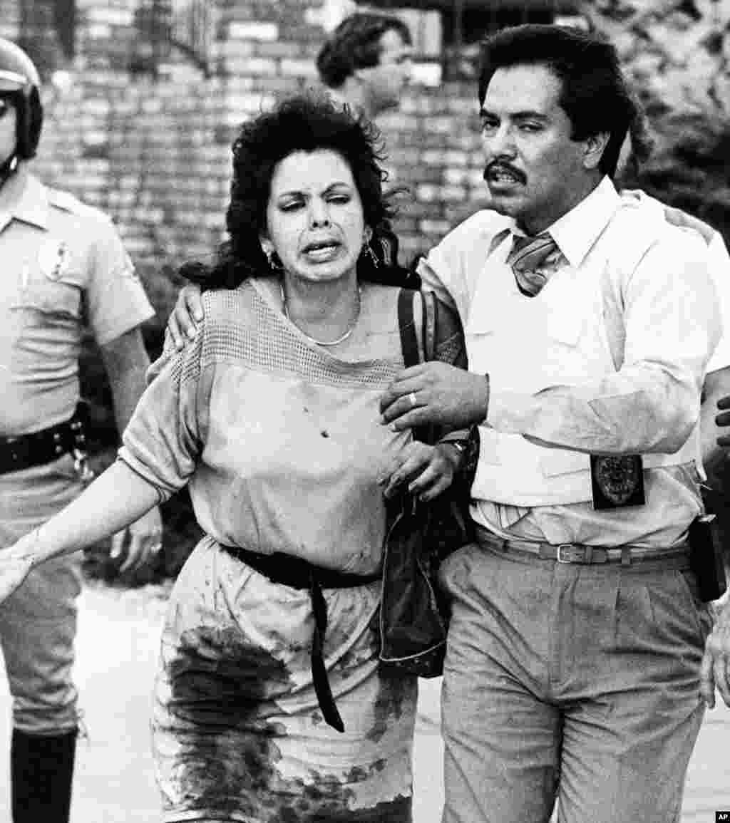 18 июля 1984 года в «Макдональдс» в городке Сан-Исидро ворвался человек с полуавтоматической винтовкой в одной руке и пистолетом в другой и открыл огонь по посетителям. В тот день погиб 21 человек, 16 были ранены. Нападавшим  оказался 41-летний безработный Джеймс Оливер Хаберти. По сообщениям в СМИ, он употреблял ЛСД, а по воскресеньям посещал церковь