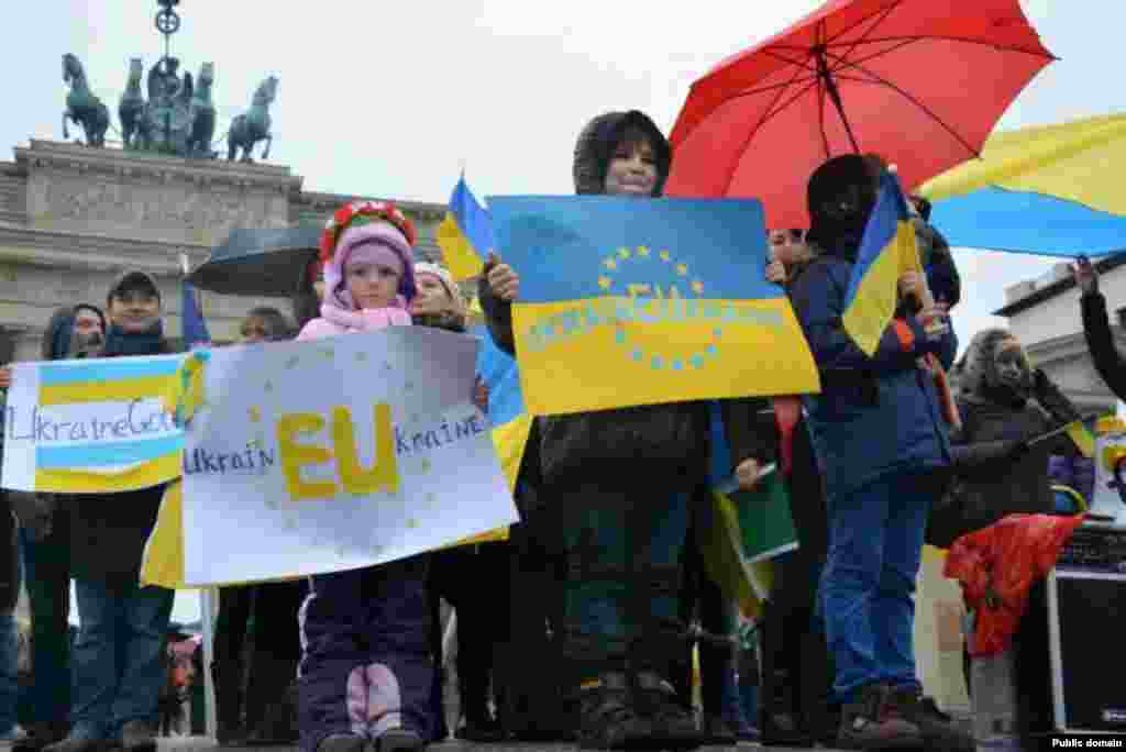 Євромайдан в Берліні (Німеччина) (фото Facebook Julia Onyschenko)