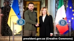 Președintele ucrainean, Volodimir Zelenski, și prim-ministra italiană, Giorgia Meloni, la Roma, pe 10 iulie 2025.