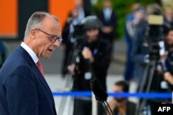 Канцлер Німеччини Фрідріх Мерц виголошує промову на церемонії з нагоди 70-річчя членства Німеччини в НАТО у Міністерстві оборони в Берліні, 9 липня 2025 року