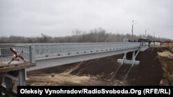Отремонтированный пролет моста в Станице Луганской