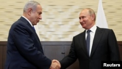 Russian President Vladimir Putin (rigth) shakes hands with Israeli Prime Minister Benjamin Netanyahu in Sochi on September 12.
