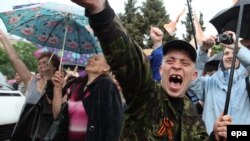 Пророссийский митинг в Луганске. Май 2014 года