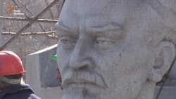 У Запоріжжі демонтували пам'ятник Дзержинському за технологією збереження його цілісності (відео) У Запоріжжі демонтували пам'ятник Дзержинському за технологією збереження його цілісності (відео)