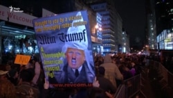 Тысячи демонстрантов в США протестуют против избрания Трампа (видео) Тысячи демонстрантов в США протестуют против избрания Трампа (видео)