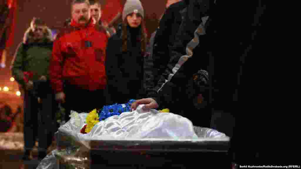 Прощання з бійцем-добровольцем Витвицьким.  Майдан Незалежності, Київ, 18 січня 2018 року БІЛЬШЕ ПРО ЦЕ