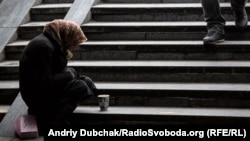 35% українців заявили, що давали гроші незнайомцям упродовж останнього місяця