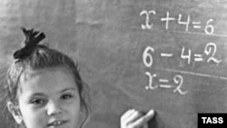 Задача увеличения зарплат учителям при отсутствии денег не решается