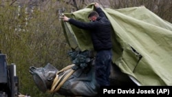 Найімовірніша причина нападу – недавній демонтаж пам’ятника радянському маршалу Іванові Конєву у Празі