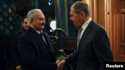 Командувач «Лівійської національної армії» Халіфа Хафтар і керівник МЗС Росії Сергій Лавров. Москва, 13 січня 2020 року