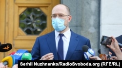 За словами Шмигаля, якщо рішення COVAX буде позитивним, у лютому Україна отримає від 100 до 200 тисяч доз вакцини BioNTech/Pfizer