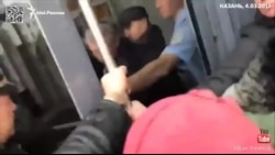 Клиенты ТФБ и Интехбанка штурмуют Кабинет министров Татарстана. Видео Клиенты ТФБ и Интехбанка штурмуют Кабинет министров Татарстана. Видео