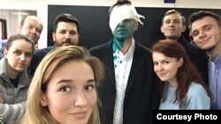 Алексей Навальный после нападения