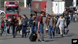 Россияне на КПП "Верхний Ларс"