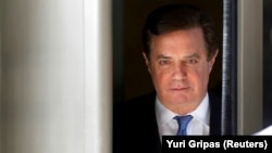 За повідомленнями, окружний прокурор Манхеттена Сайрус Венс готує обвинувачення проти Манафорта, зокрема, щодо позик, які він брав у двох банках, а також через несплату податків