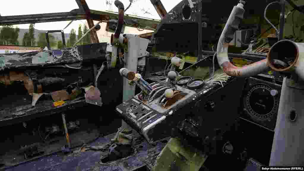 Авиакомпания «Кыргызстан» в 2010–2012 годах внесла в расписание ежедневные рейсы Ош – Казарман, но самолет Ан-24 так и не совершил ни одного рейса. Частная компания «Скай Бишкек» в 2013 году не смогла продать ни одного билета на рейс Ош – Казарман