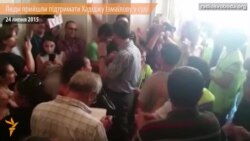 Люди прийшли підтримати журналістку Радіо Свобода Хадіджу Ісмаїлову в суді (відео) Люди прийшли підтримати журналістку Радіо Свобода Хадіджу Ісмаїлову в суді (відео)