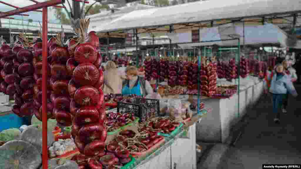 Ялтинский лук – всему голова на местном овощном рынке