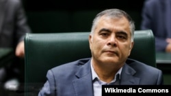 За повідомленням OFAC, Мохсен Пакнеджад «контролює експорт іранської нафти на десятки мільярдів доларів і виділив нафту на мільярди доларів збройним силам Ірану на експорт»