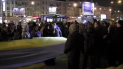 На Євромайдан в Донецьку вийшло близько 200 людей На Євромайдан в Донецьку вийшло близько 200 людей