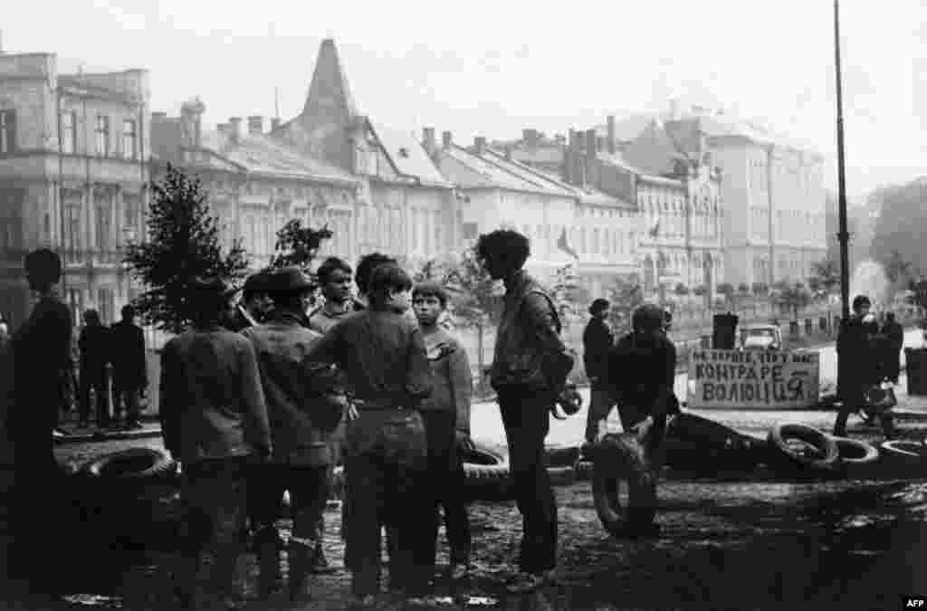 Одна из улиц в Праге. Послания на русском языке были на многих пражских улицах.  