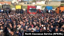 Протестующие водители в Дагестане, 28 апреля 2017