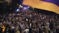 Protesters Remain In Central Yerevan Despite Police Warnings Protesters Remain In Central Yerevan Despite Police Warnings